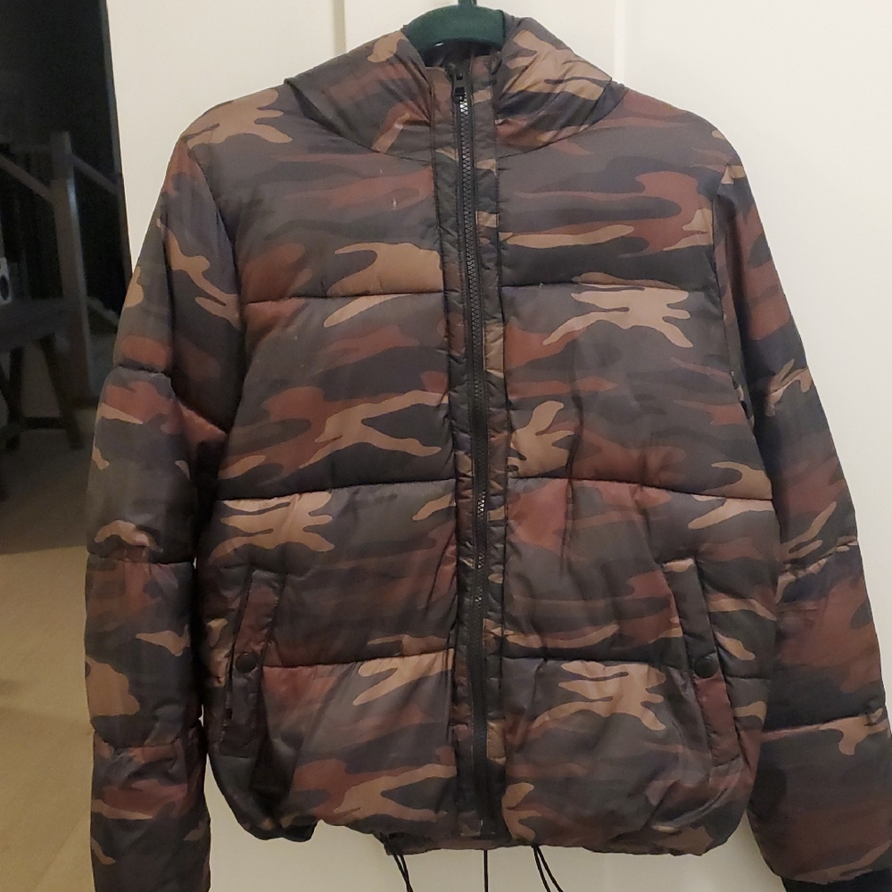 American Eagle Outfitters Camouflage Puffer Jacket, Super Puffed, sz.Large